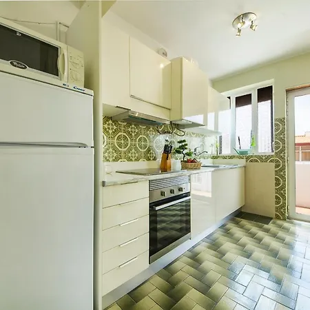 B10 - Top Floor Bay View Apartment