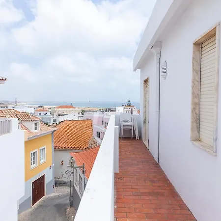 Apartment B10 - Top Floor Bay View *