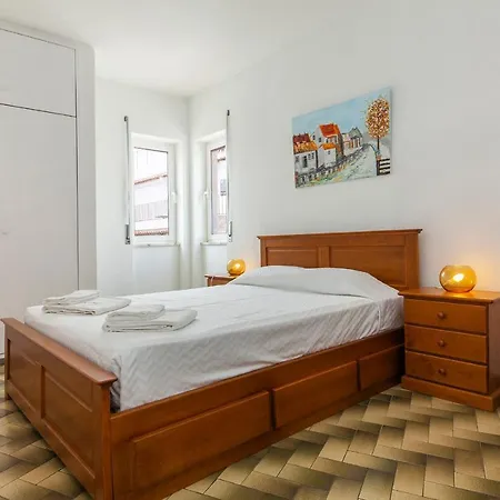 B10 - Top Floor Bay View Apartment