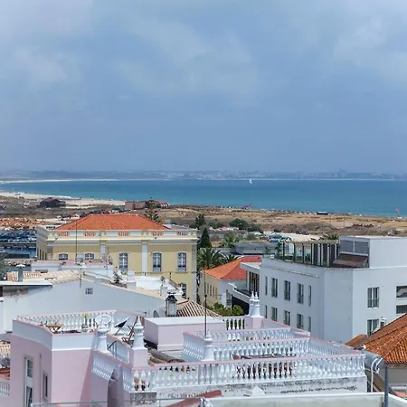 Apartment B10 - Top Floor Bay View