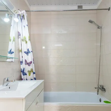 Apartment B10 - Top Floor Bay View *