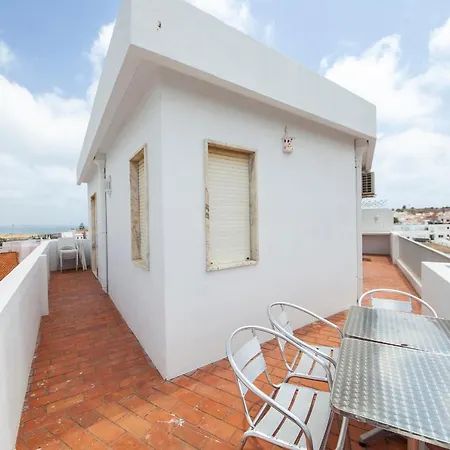 B10 - Top Floor Bay View *