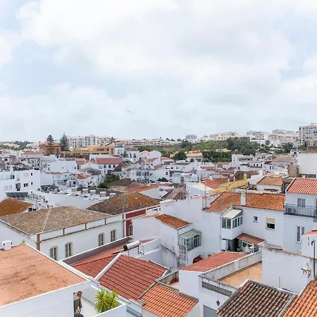 B10 - Top Floor Bay View Apartment
